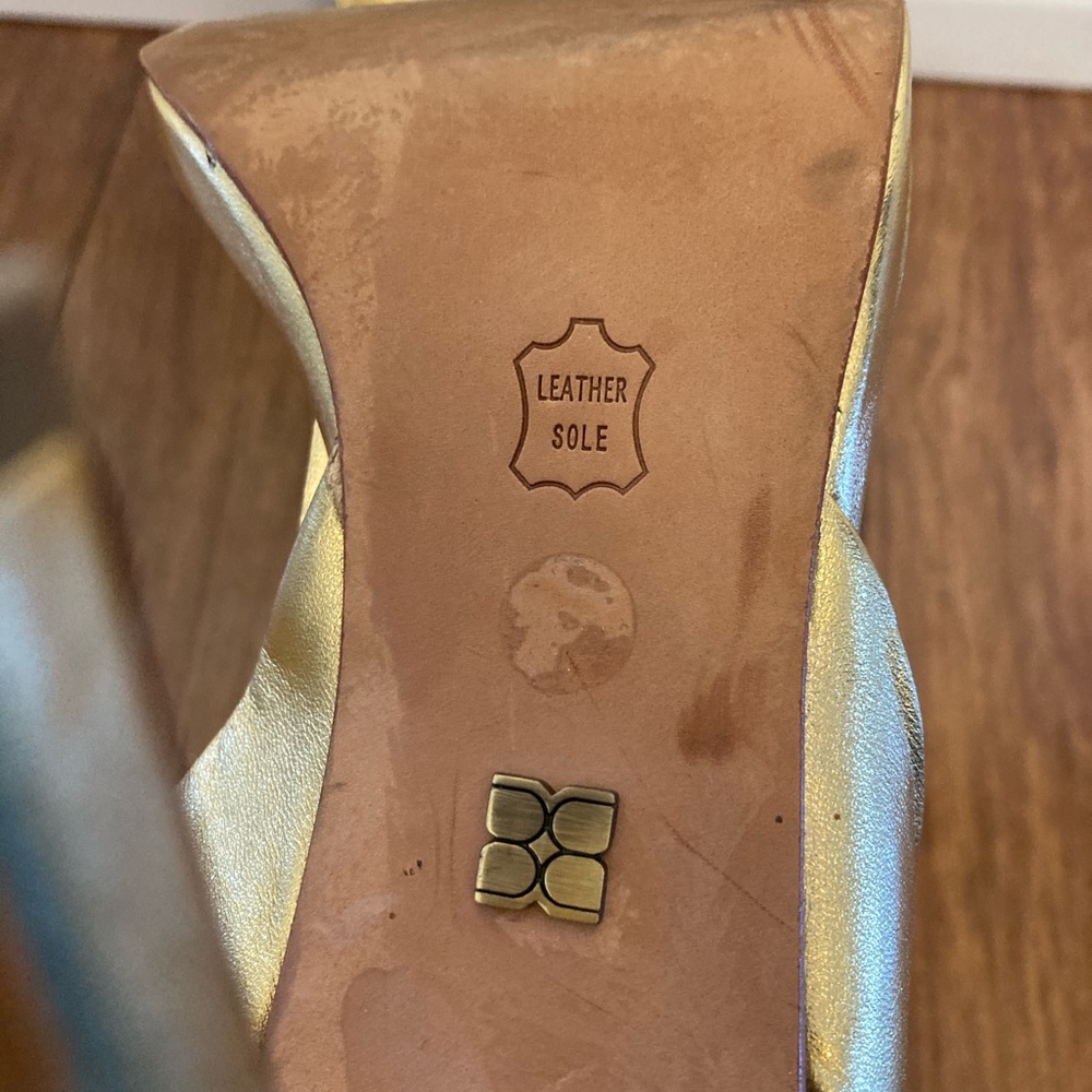 🌸 BCBG gold t strap heels - Picture 4 of 10
